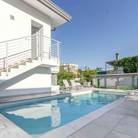 With Pool In 53920 Apartamento Bibione
